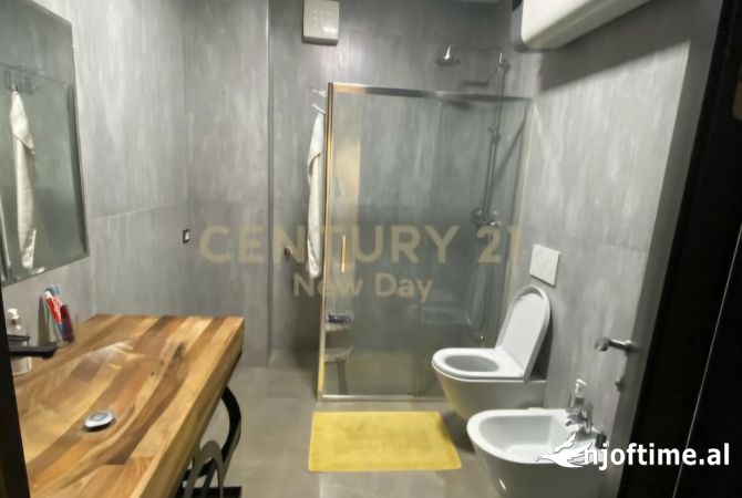 Shtepi ne shitje Apartament ne Durres, 4+1, Mobilimi E mobiluar, Pagesa 500,000  Euro.