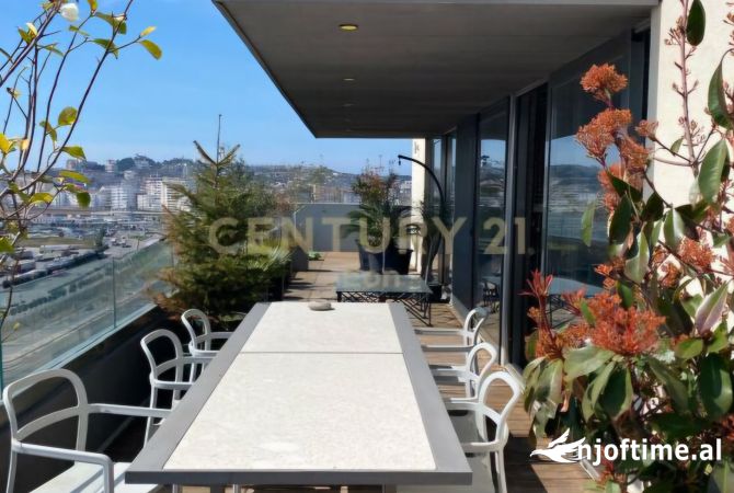 Shtepi ne shitje Penthose(kati i fundit panoramik) ne Durres, 5+1, Mobilimi E mobiluar, Pagesa 670,000  Euro.