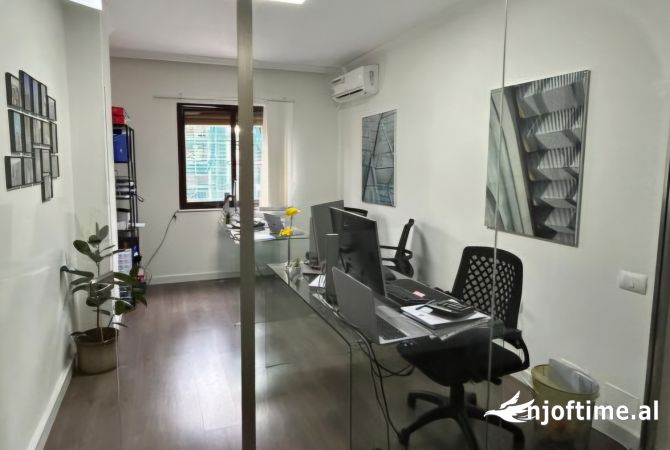 Ambient biznesi me qera 3+1 ne Tirane - 1,180 Euro