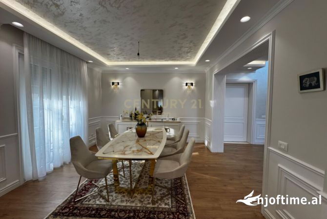 Shtepi ne shitje Vila Luksoze ne Durres, 4+1, Mobilimi E mobiluar, Pagesa 820,000  Euro.