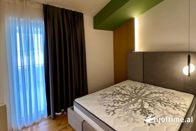 Shtepi ne shitje Penthose(kati i fundit panoramik) ne Tirane, 3+1, Mobilimi E mobiluar, Pagesa 700,000  Euro.