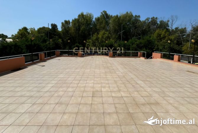 Ambiente Commerciale in Vendita 5+1 a Durazzo - 1,300,000 Euro