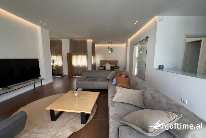 Shtepi me qera 4+1 ne Tirane - 2,000 Euro