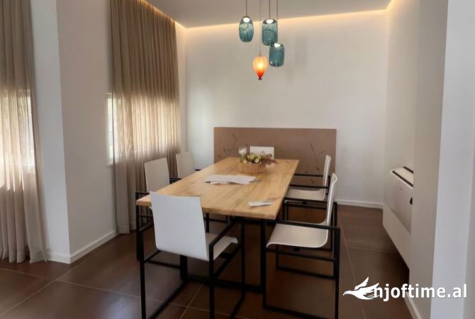 Shtepi me qera 4+1 ne Tirane - 2,000 Euro