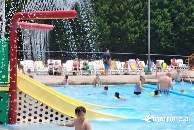 Ambient biznesi ne shitje 5+1 ne Tirane - 3,500,000 Euro