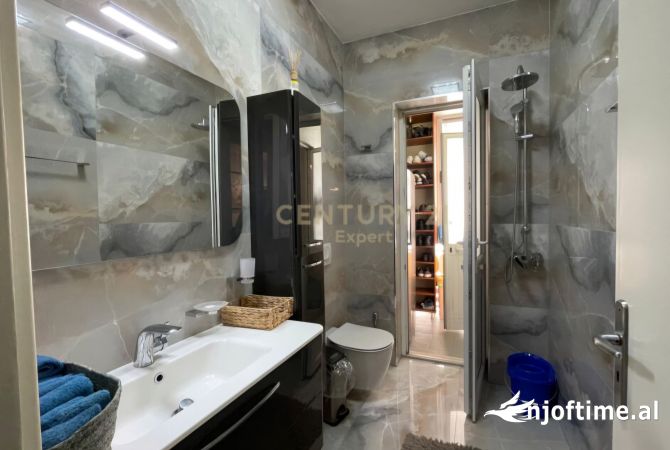 Shtepi ne shitje Apartament ne Tirane, 3+1, Mobilimi E mobiluar, Pagesa 320,000  Euro.