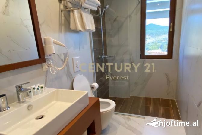 Ambiente Commerciale in Vendita 5+1 a Santa Quaranta - 4,500,000 Euro