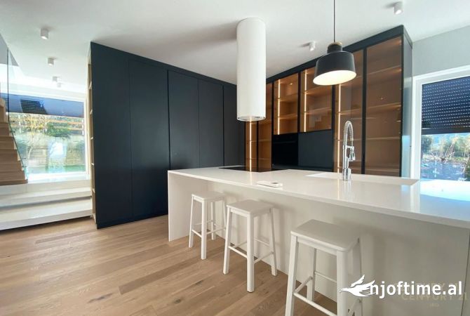 Shtepi ne shitje 3+1 ne Tirane - 950,000 Euro