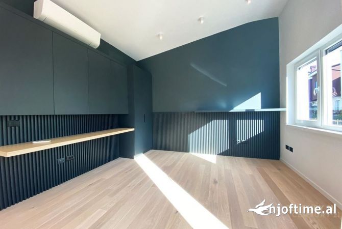 Shtepi ne shitje Vila Luksoze ne Tirane, 3+1, Mobilimi Bosh, pa mobiluar, Pagesa 950,000  Euro.