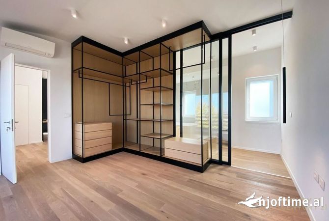 Shtepi ne shitje Vila Luksoze ne Tirane, 3+1, Mobilimi Bosh, pa mobiluar, Pagesa 950,000  Euro.