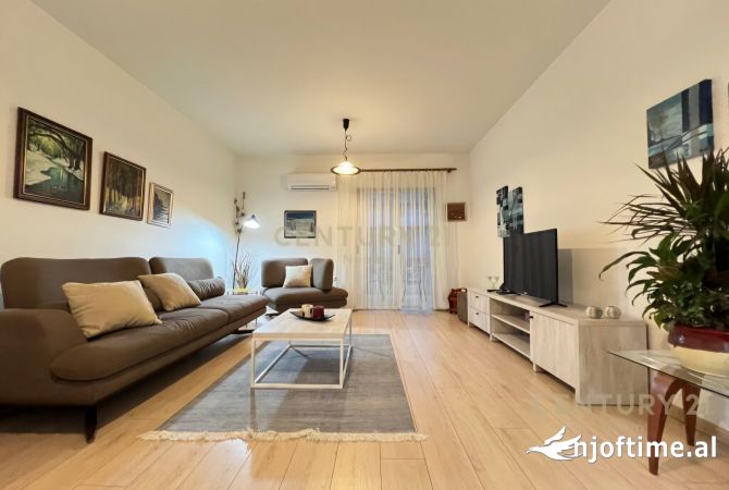 Shtepi me qera 2+1 ne Tirane - 880 Euro
