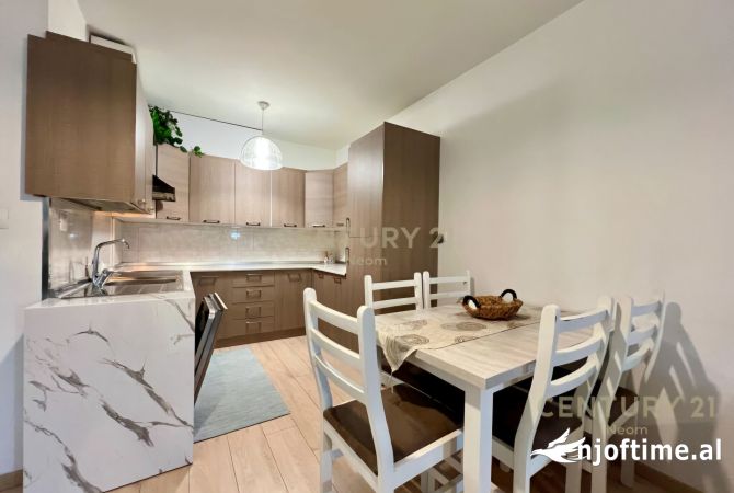 Shtepi me qera 2+1 ne Tirane - 880 Euro