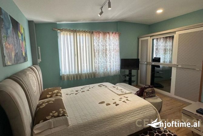 Shtepi ne shitje Penthose(kati i fundit panoramik) ne Lezhe, 3+1, Mobilimi E mobiluar, Pagesa 266,000  Euro.