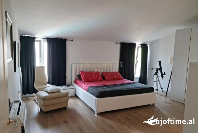 Shtepi ne shitje Penthose(kati i fundit panoramik) ne Durres, 3+1, Mobilimi E mobiluar, Pagesa 255,000  Euro.