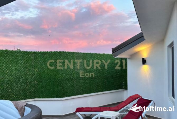 Shtepi ne shitje Penthose(kati i fundit panoramik) ne Durres, 3+1, Mobilimi E mobiluar, Pagesa 255,000  Euro.