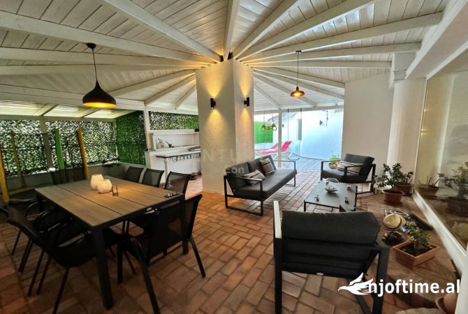 Shtepi ne shitje Penthose(kati i fundit panoramik) ne Durres, 3+1, Mobilimi E mobiluar, Pagesa 255,000  Euro.