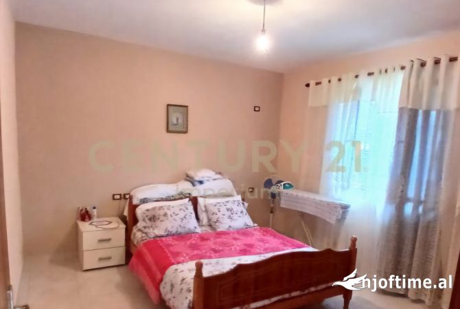 Shtepi ne shitje Shtepi Private ne Tirane, 2+1, Mobilimi E mobiluar, Pagesa 120,000  Euro.