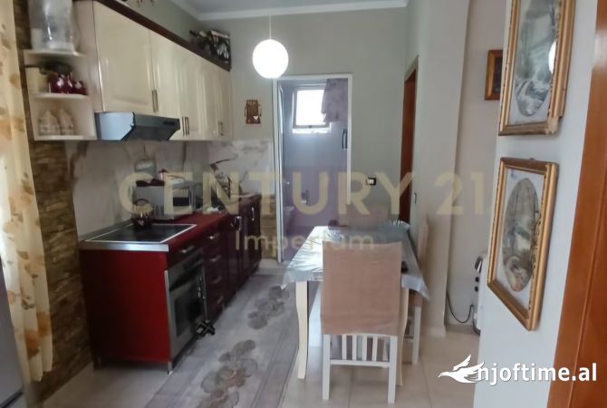 Shtepi ne shitje Shtepi Private ne Tirane, 2+1, Mobilimi E mobiluar, Pagesa 120,000  Euro.