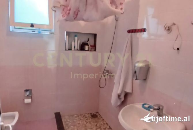 Shtepi ne shitje Shtepi Private ne Tirane, 2+1, Mobilimi E mobiluar, Pagesa 120,000  Euro.