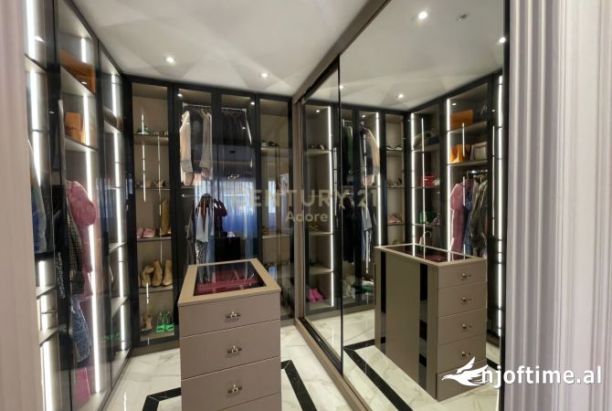 Shtepi ne shitje Duplex(shtepi me 2 kate) ne Tirane, 3+1, Mobilimi E mobiluar, Pagesa 450,000  Euro.