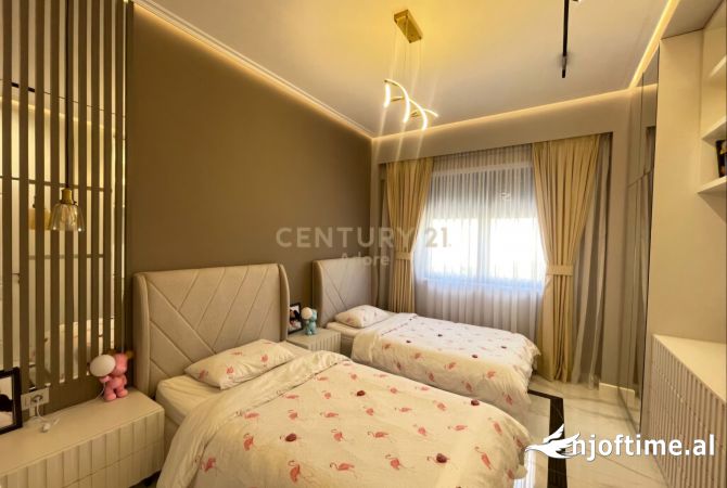 Shtepi ne shitje Duplex(shtepi me 2 kate) ne Tirane, 3+1, Mobilimi E mobiluar, Pagesa 450,000  Euro.