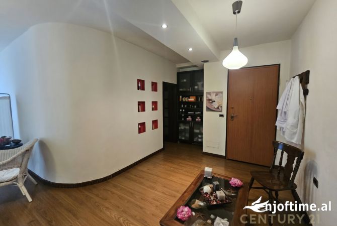 Business Property for Rent 3+1 in Tirana - 1,000 Euro