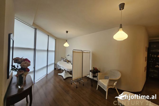 Business Property for Rent 3+1 in Tirana - 1,000 Euro