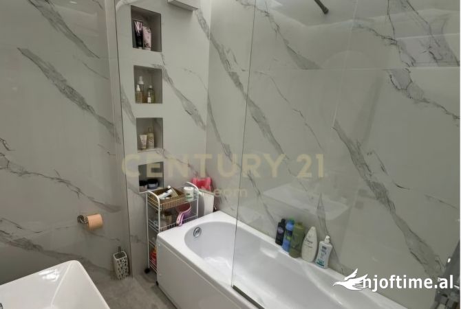 Shtepi ne shitje Apartament ne Tirane, 2+1, Mobilimi E mobiluar, Pagesa 190,000  Euro.