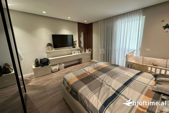Shtepi ne shitje Apartament ne Tirane, 2+1, Mobilimi E mobiluar, Pagesa 190,000  Euro.