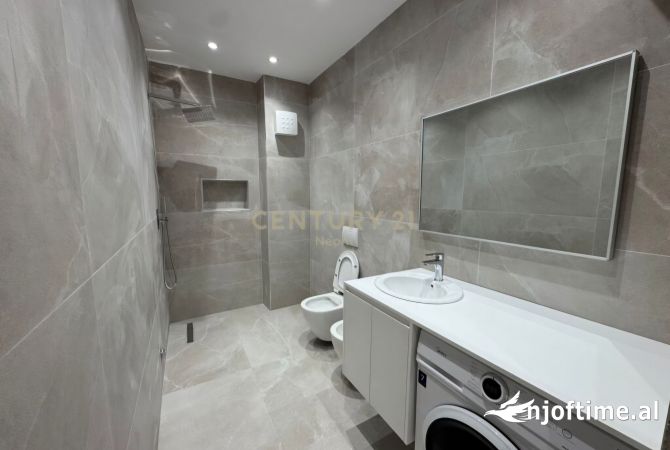 Shtepi ne shitje Apartament ne Tirane, 2+1, Mobilimi E mobiluar, Pagesa 165,000  Euro.