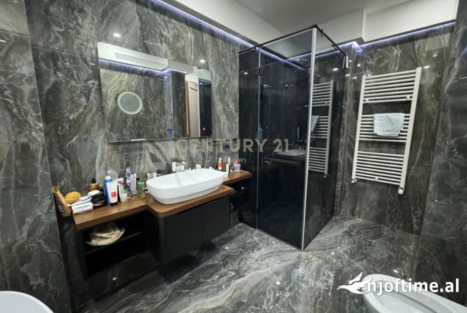 Shtepi ne shitje Apartament ne Tirane, 2+1, Mobilimi E mobiluar, Pagesa 450,000  Euro.