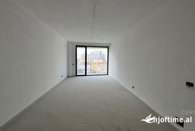 Shtepi ne shitje Apartament ne Tirane, 3+1, Mobilimi E mobiluar, Pagesa 320,000  Euro.