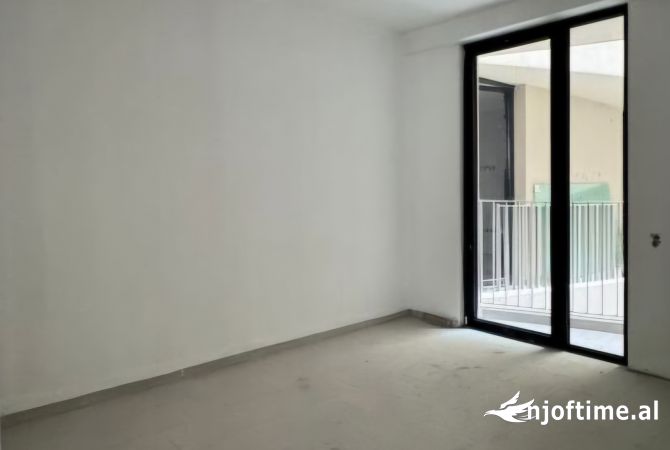Shtepi ne shitje Apartament ne Tirane, 3+1, Mobilimi E mobiluar, Pagesa 320,000  Euro.