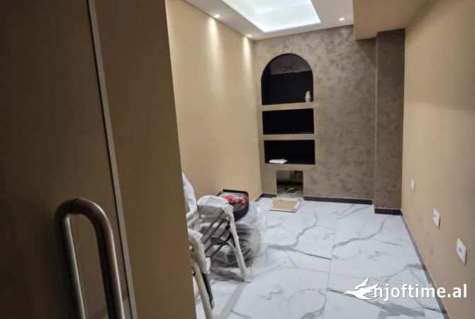 JEPET ME QIRA AMBIENT KOMERCIAL, RRUGA E DURRESIT | COMMERCIAL SPACE FOR RENT, DURRES STREET