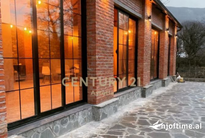 Ambient biznesi me qera 2+1 ne Tirane - 1,000 Euro