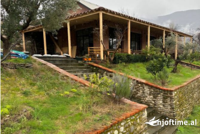 Ambient biznesi me qera 2+1 ne Tirane - 1,000 Euro