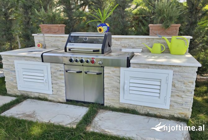 Shtepi ne shitje Vila Luksoze ne Durres, 7+1, Mobilimi E mobiluar, Pagesa 2,600,000  Euro.