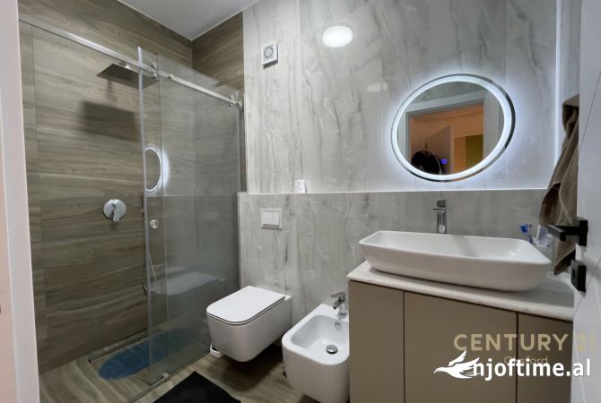 Shtepi ne shitje Apartament ne Tirane, 2+1, Mobilimi E mobiluar, Pagesa 190,000  Euro.