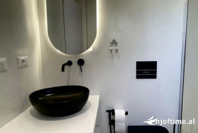 Shtepi ne shitje Apartament ne Tirane, 2+1, Mobilimi E mobiluar, Pagesa 370,000  Euro.