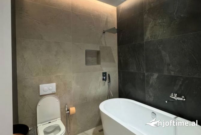 Shtepi ne shitje Apartament ne Tirane, 2+1, Mobilimi E mobiluar, Pagesa 230,000  Euro.