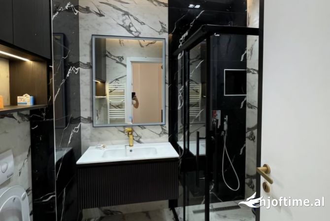 Shtepi ne shitje Apartament ne Tirane, 2+1, Mobilimi E mobiluar, Pagesa 230,000  Euro.