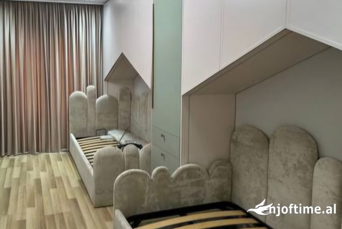 Shtepi ne shitje Apartament ne Tirane, 2+1, Mobilimi E mobiluar, Pagesa 230,000  Euro.