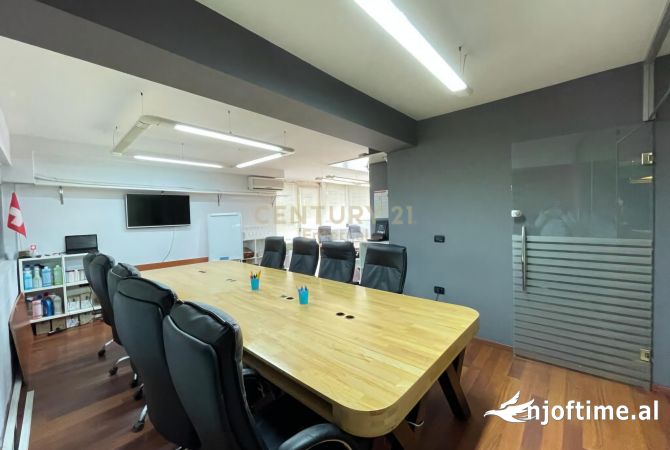 Ambient biznesi ne shitje 3+1 ne Tirane - 468,000 Euro