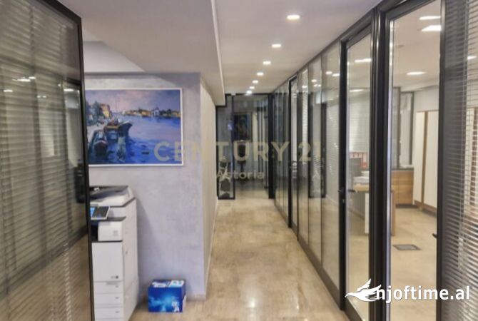 Ambient biznesi ne shitje 3+1 ne Tirane - 324,000 Euro