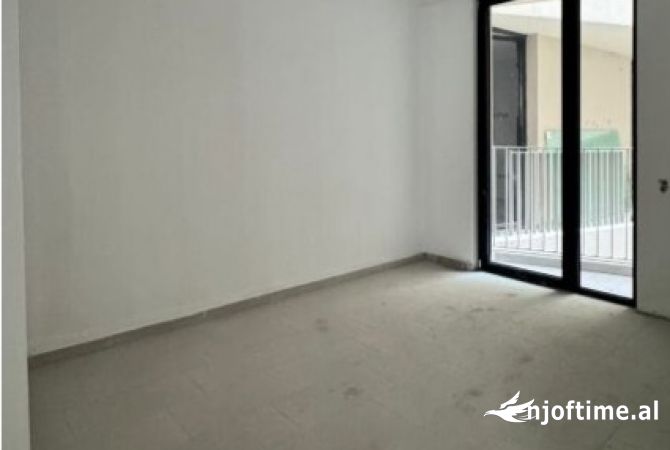 Shtepi ne shitje Apartament ne Tirane, 3+1, Mobilimi Bosh, pa mobiluar, Pagesa 320,000  Euro.