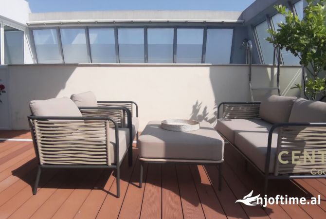 Shtepi ne shitje Penthose(kati i fundit panoramik) ne Tirane, 3+1, Mobilimi E mobiluar, Pagesa 850,000  Euro.