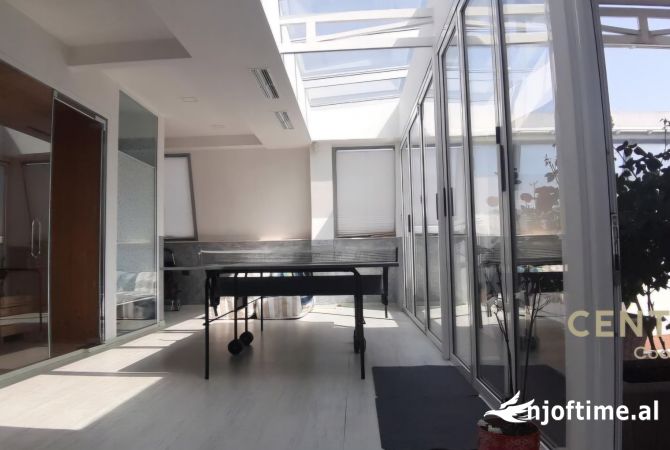 Shtepi ne shitje Penthose(kati i fundit panoramik) ne Tirane, 3+1, Mobilimi E mobiluar, Pagesa 850,000  Euro.