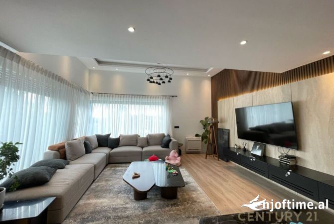 House for Sale 4+1 in Tirana - 1,100,000 Euro