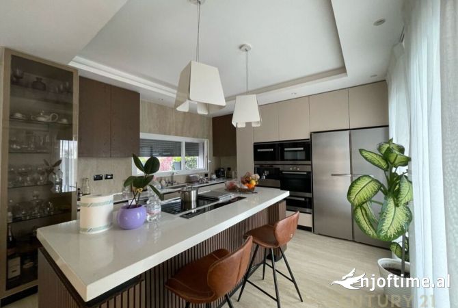Casa in vendita 4+1 a Tirana - 1,100,000 Euro