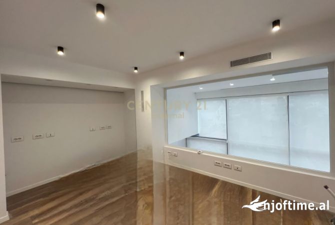   🏢 NJESI KOMERCIALE PER SHITJE TEK AMERIKAN 3! | COMMERCIAL UNIT FOR SALE AT AMERIKAN 3!
